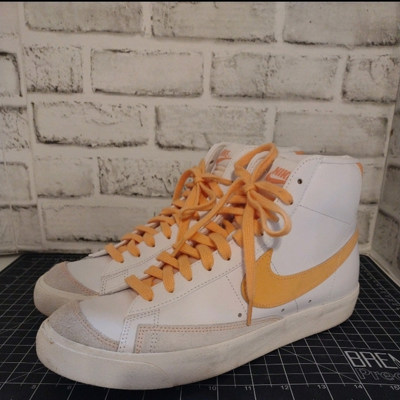 Nike Blazer Mid '77 Vintage White Peach FD0287 100 Womens Size 11 EUC - Picture 1 of 8